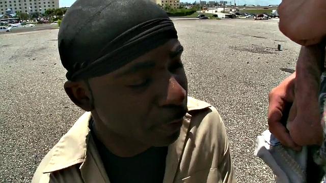 Amateur Black bottom takes a hard deep assfuck from white top in public