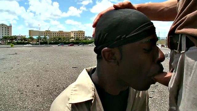 Amateur Black bottom takes a hard deep assfuck from white top in public