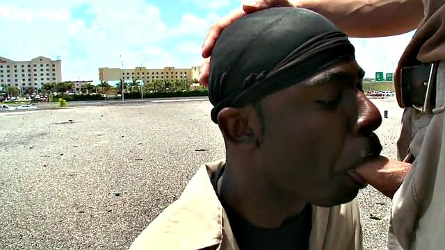 Amateur Black bottom takes a hard deep assfuck from white top in public