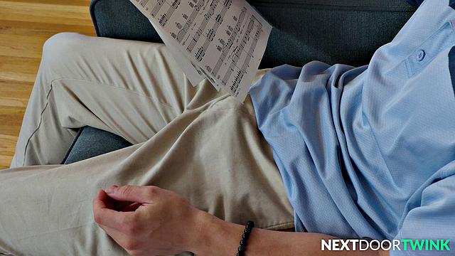 Hunk Voice Coach Dicks Down Twink Student - NextDoorTwink