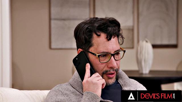 Ривер Линн возвращается домой и получает жёсткий анал от отчима Томми Пистола.