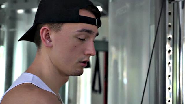 Muscles fetish twink deepthroats muscled hunk in gym