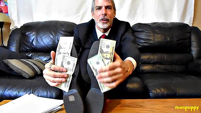 Worship Your Boss's Feet! - Richard Lennox