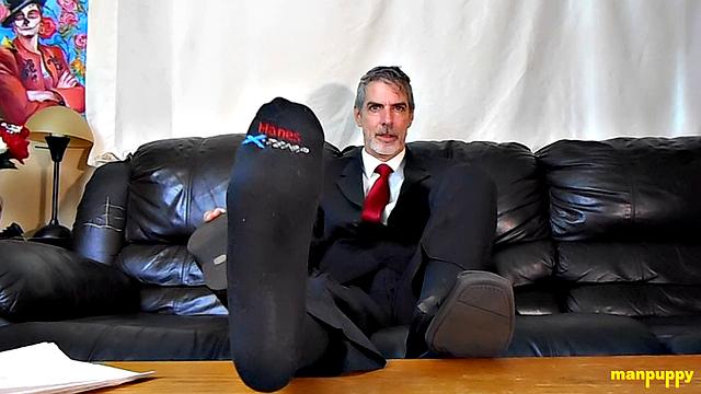 Worship Your Boss's Feet! - Richard Lennox