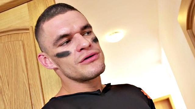 Gym dykes pussylicking and cocksucking in workout threesome