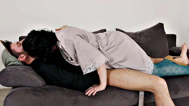 MATURE4K. Boy forgets about note by having sex with hot mature