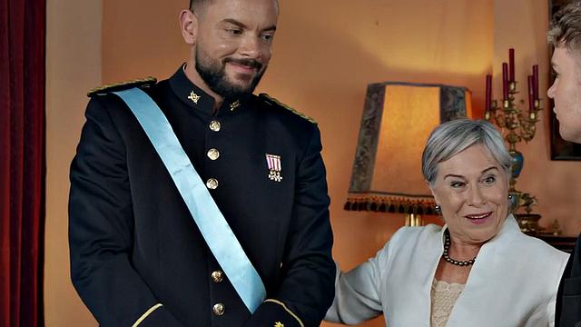 Royal twink barebacked till cumshot by athletic stud