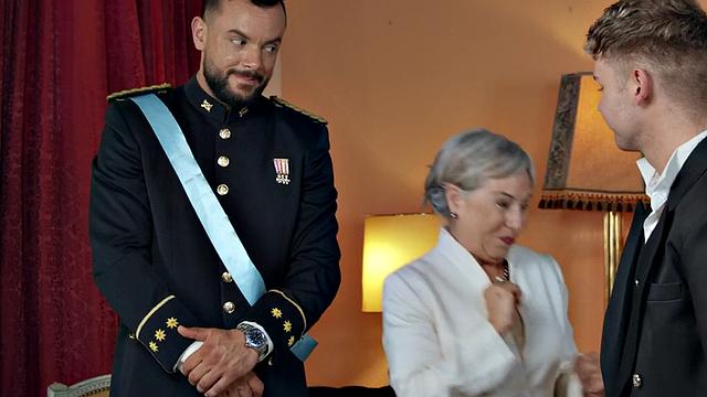 Royal twink barebacked till cumshot by athletic stud