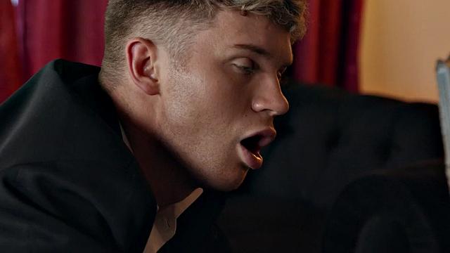 Royal twink barebacked till cumshot by athletic stud