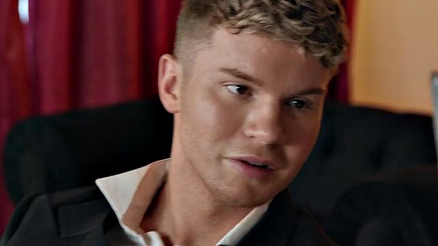 Royal twink barebacked till cumshot by athletic stud