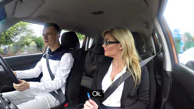 Blonde hottie in glasses gets her pussy pounded in reverse cowgirl POV