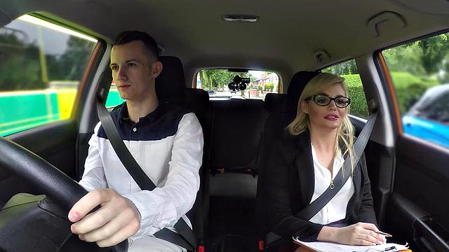 Blonde hottie in glasses gets her pussy pounded in reverse cowgirl POV