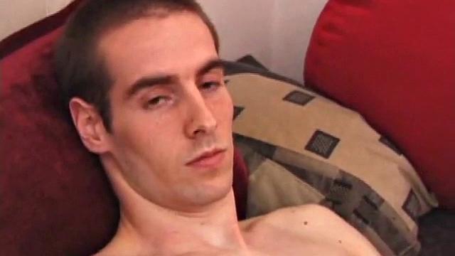 джеймс шафер завис на порно и дал шоу своему проколотому члену