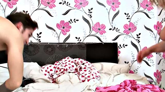 зрелая блондинка ashley rider трахается с отчимом