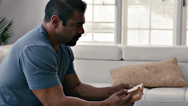 Smalltits babe fucked by bigcock dude after rimjob