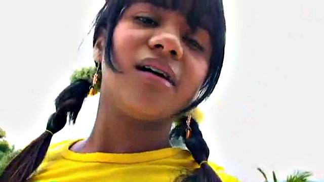 Tobie Teen Fingering Play