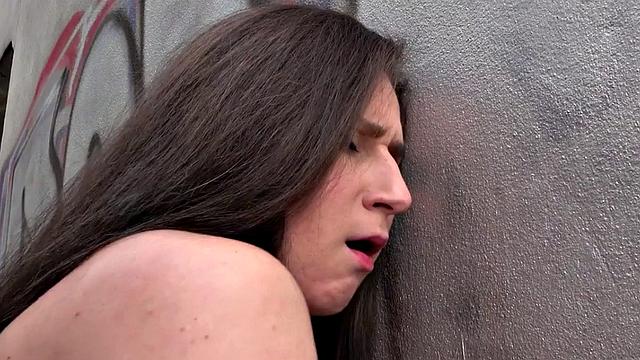 Czech BJ babe POV fucked outdoor for money after casting