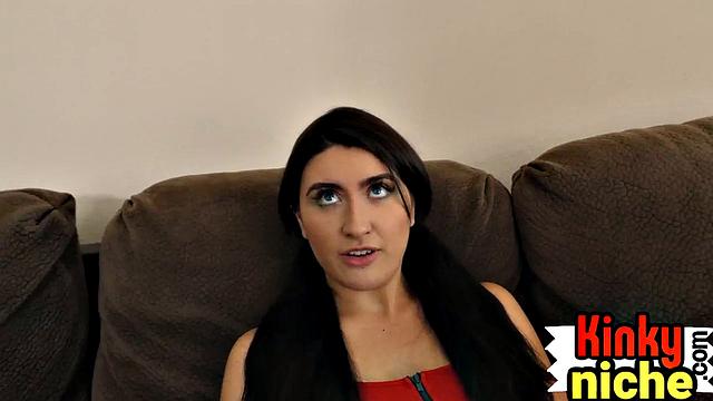 Lollipop sucking cutie giving head