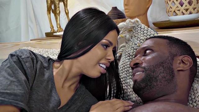 Ethnic masseuse deepthroats BBC