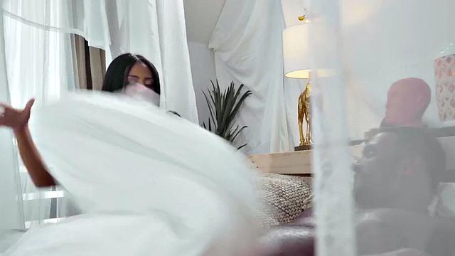 Ethnic masseuse deepthroats BBC