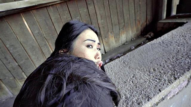 Asian gets fucked in abandoned building