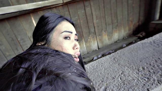 Asian gets fucked in abandoned building