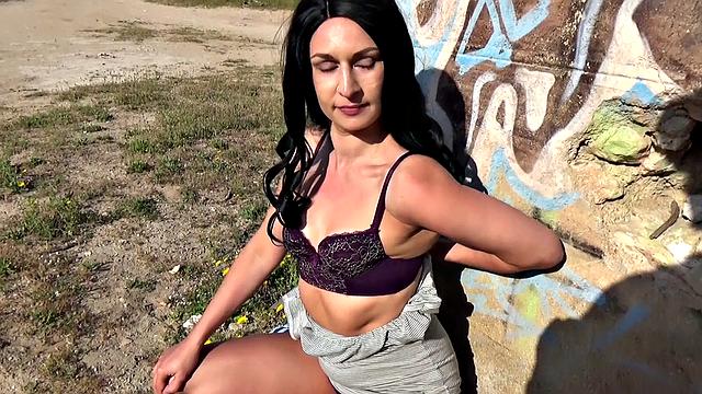 British Tourist Sucks Cop'sToListAsync