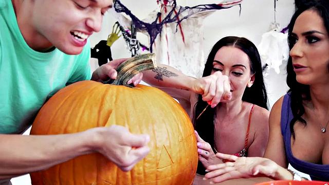A busty teen get pounded hard after pumpkins and tattoos on her body!