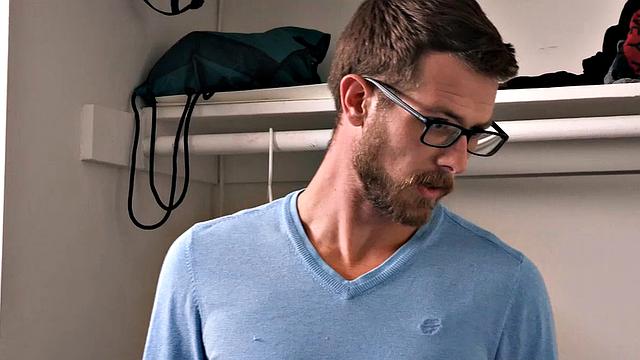 отчим разбудил взрослого парня мощным утренним минетом