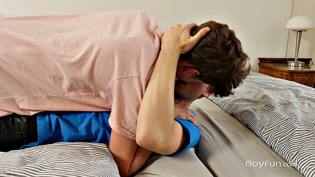 Смотри, как Дрю Хаксли и Дэвид Мэнникс отрываются в страстном гей-свидании