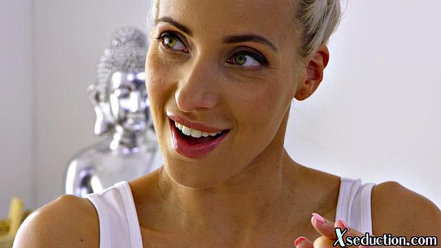 Big-titted blondie pussylicked by masseur