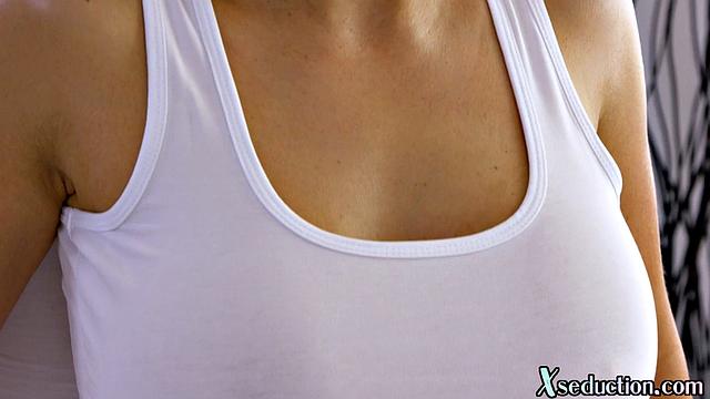 Big-titted blondie pussylicked by masseur