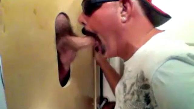 Gloryhole Fan Returns For Another Suck