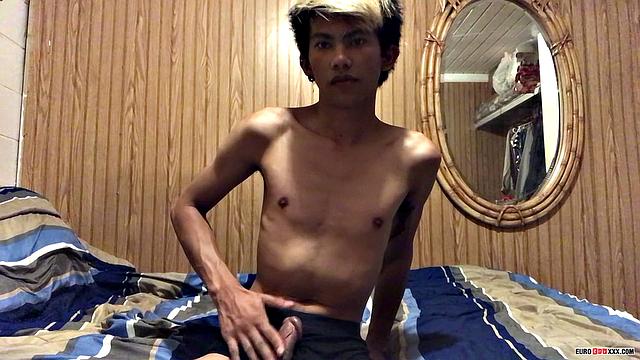 Adorable Xander Squirts A Huge Mess - Xander Ridge