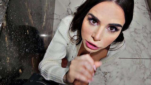 Hot MILF Suttin Gives Lucy Doll a Shot