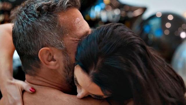 Curvy MILF sucks before bouncing on lover's cock