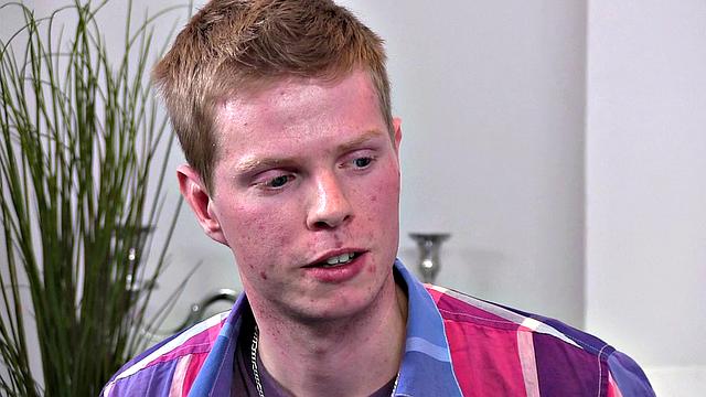 Skinny dude gets his hairy pussy licked by hot blonde agent backstage