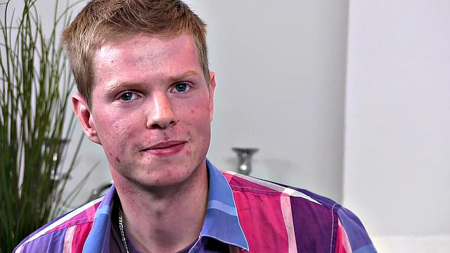 Skinny dude gets his hairy pussy licked by hot blonde agent backstage