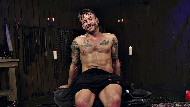 Dominant MILF in latex spanks male in threesome