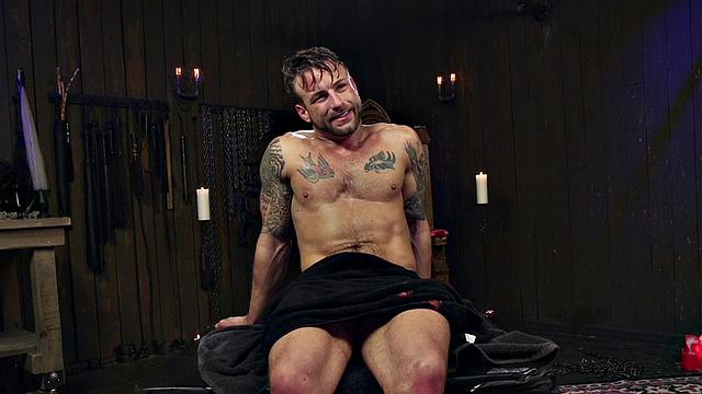 Dominant MILF in latex spanks male in threesome