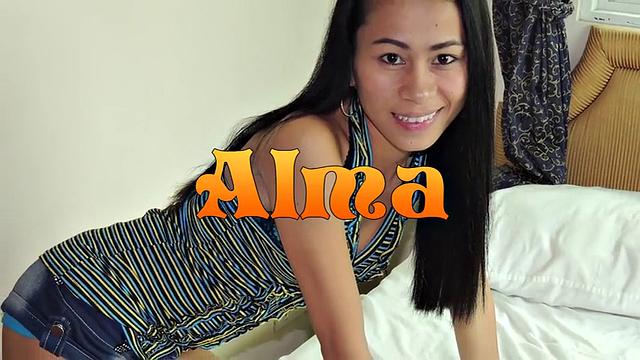 Альма: крошечная филиппинка получает полную порцию спермы на улице