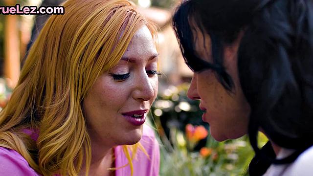 Curvy pussyfucked by dildo