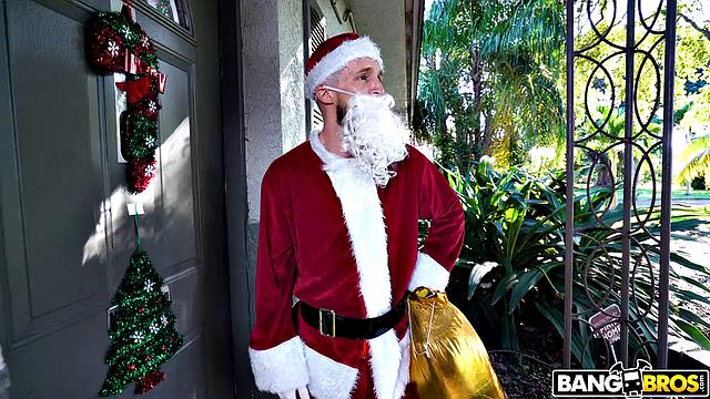 Санта дарит Кира перезагрузку веры - сперма вместо подарков под ёлкой!
