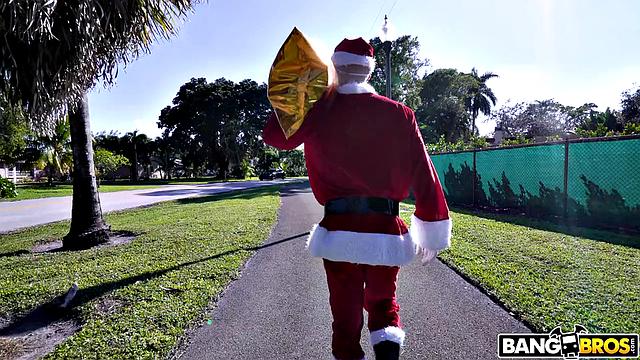 Санта дарит Кира перезагрузку веры - сперма вместо подарков под ёлкой!