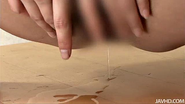 美乳吉川萌ちゃんのオナニー見て下さい