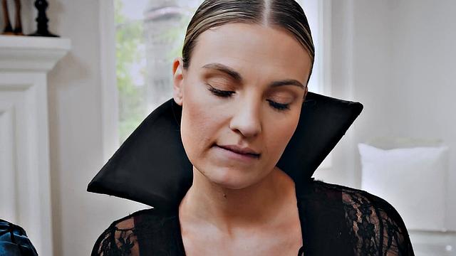 жёны дракула устроили донни бешеную вампирскую оргию