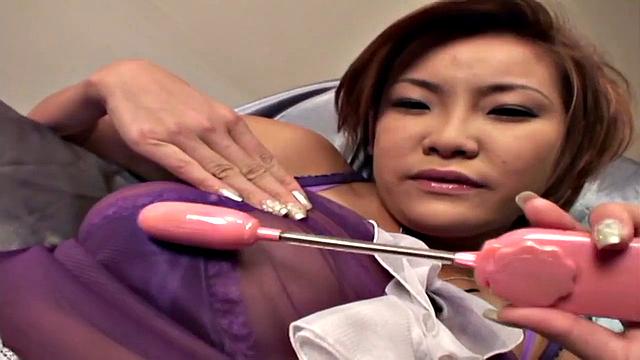 Milf Rui Horie in lingerie plays with vibrator and dildo