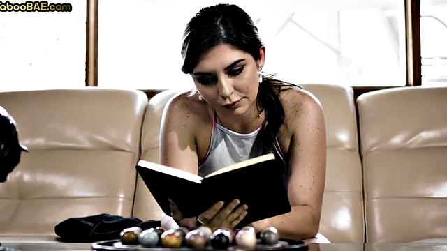 Bigbooty babe banged doggystyle after sucking cock