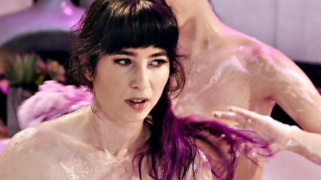 Lesbian pussylicking babe in erotic bathroom couple