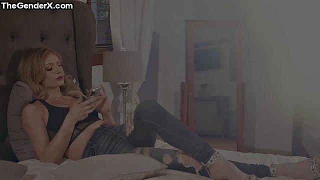 Gorgeous babe drilled in 3some